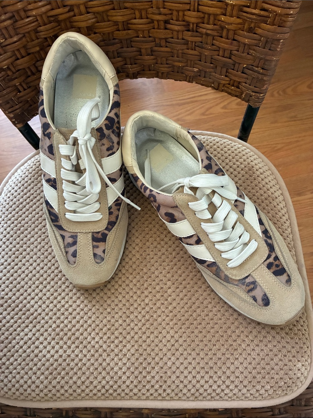 Dolce Vita Esha Leopard Print Tan
Sneakers